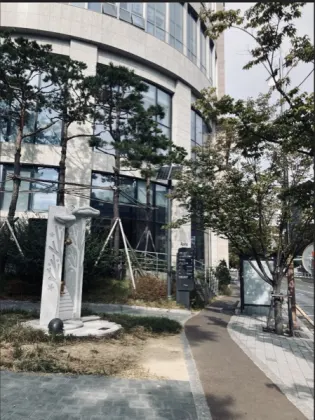 출구부터 건물 입구까지 2