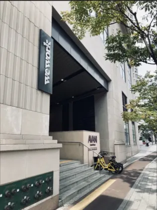 출구부터 건물 입구까지 3